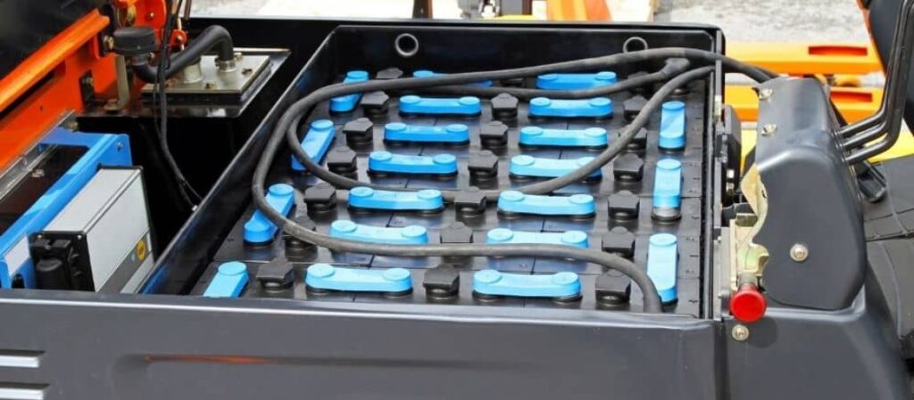 how much sulfuric acid in a forklift battery