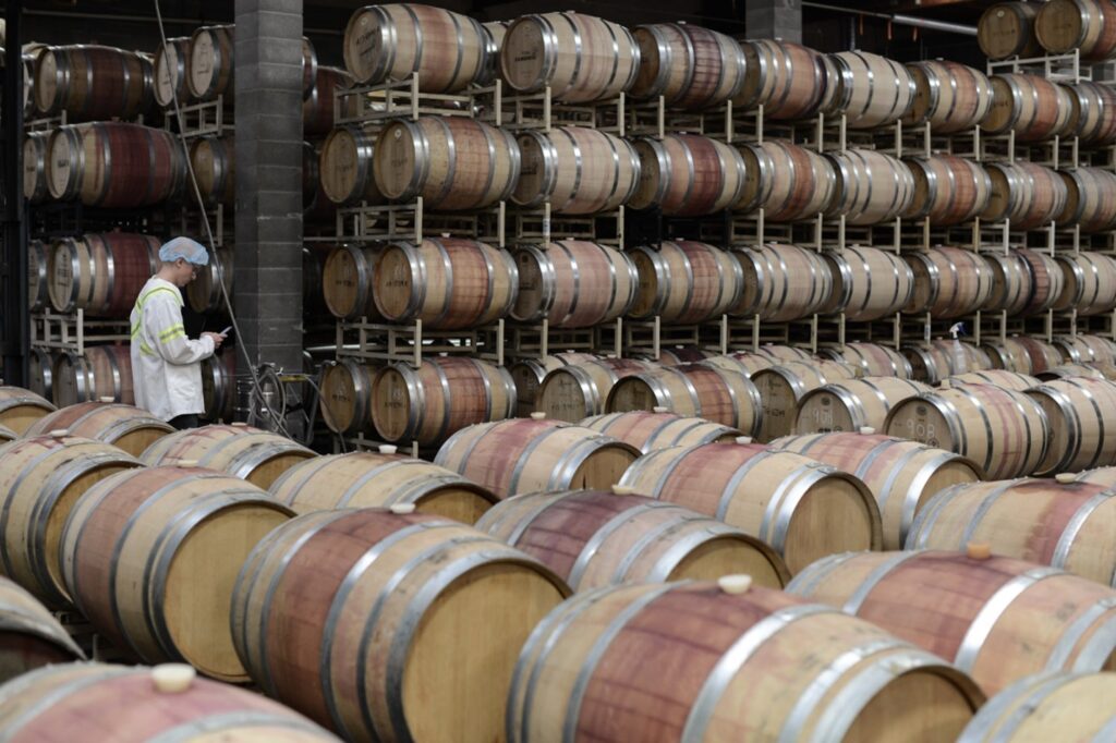 how to handle wine barrel racks with a pallet jack